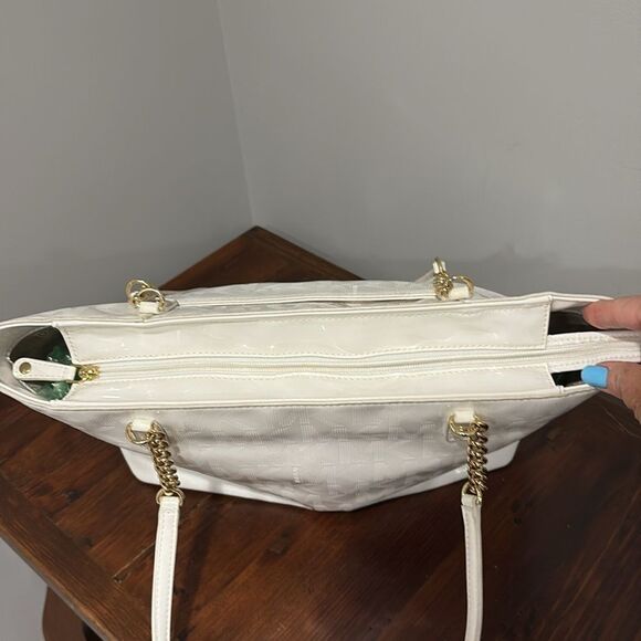 Michael Kors Jet Set Chain Tote - Picture 3 of 16